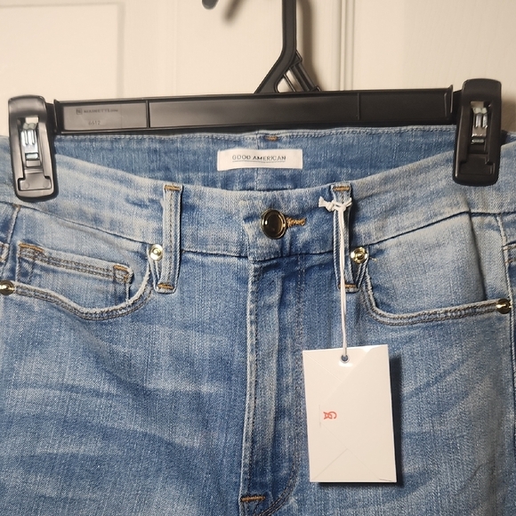 Good American Blue Skinny Jeans with High Waist and Distressed Hem - Picture 2 of 6